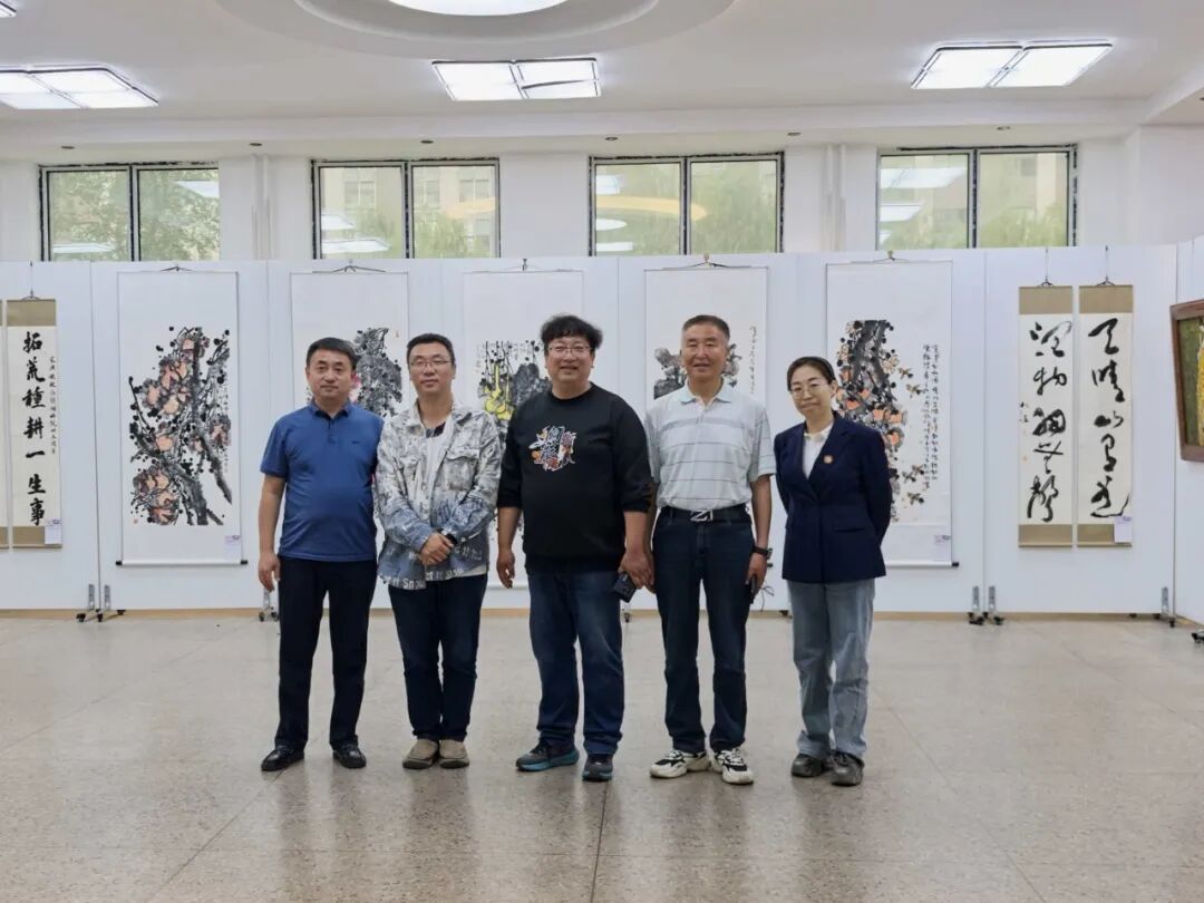 文化薪火，共話初心——知名主持人高源來校參觀交流側(cè)記